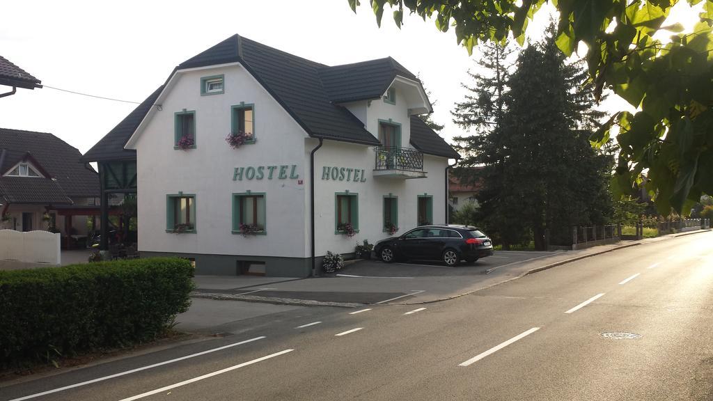 Mama'S House Vandrarhem Cerklje na Gorenjskem Exteriör bild