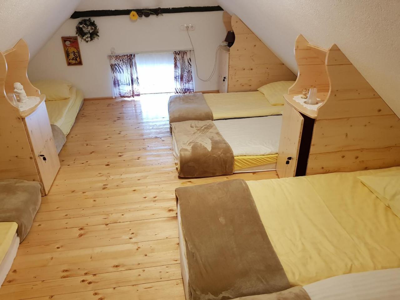 Mama'S House Vandrarhem Cerklje na Gorenjskem Exteriör bild