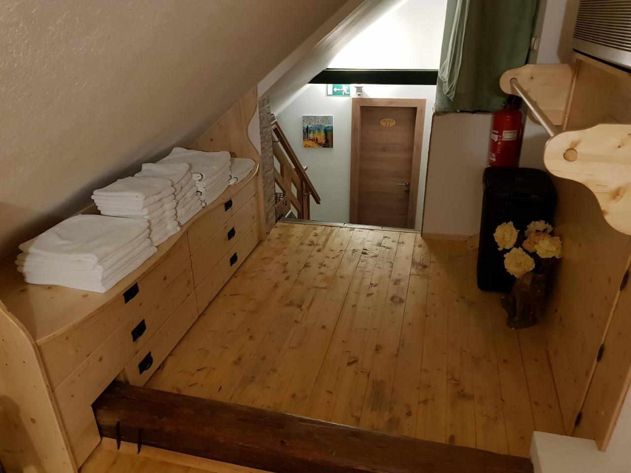 Mama'S House Vandrarhem Cerklje na Gorenjskem Exteriör bild