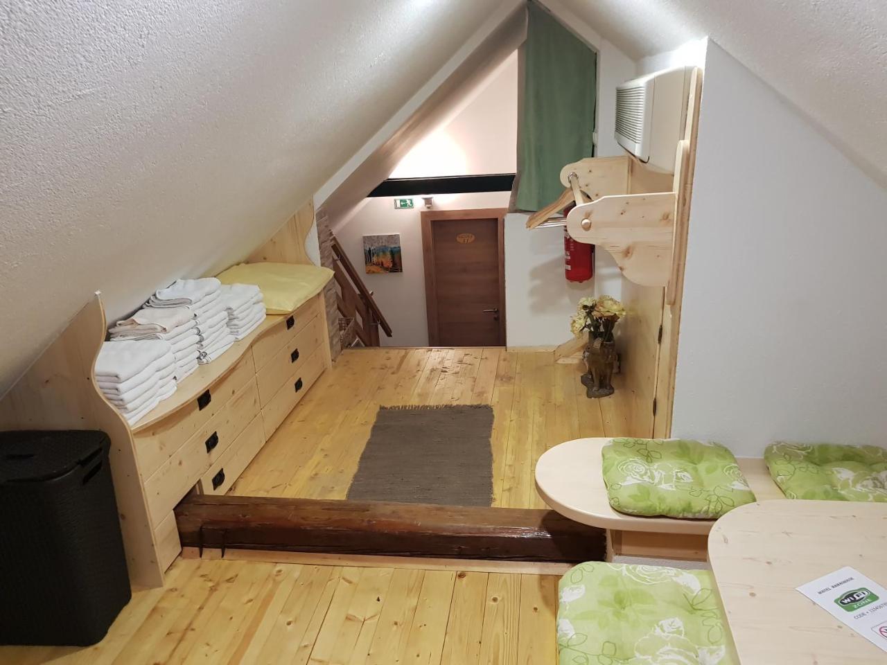 Mama'S House Vandrarhem Cerklje na Gorenjskem Exteriör bild